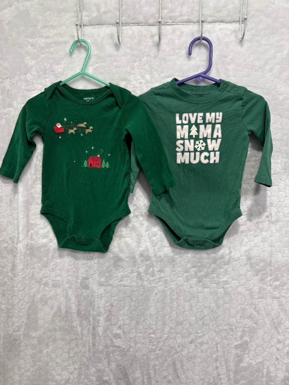 Lot of 2 Christmas print baby bodysuit green Santa’s unisex size 12 M